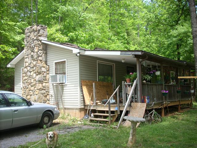 A picture of the property located at 33 CRAWFORD DR, FAIRVIEW NC 28730.