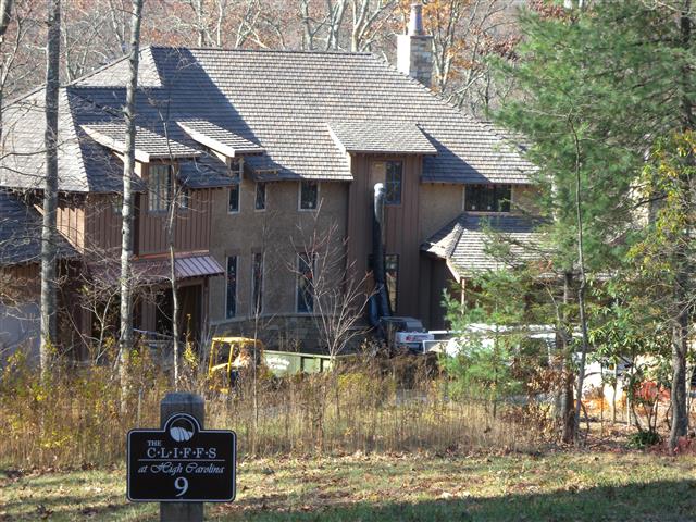 A picture of the property located at 14 SUGARLOAF TRL, FAIRVIEW NC 28730.