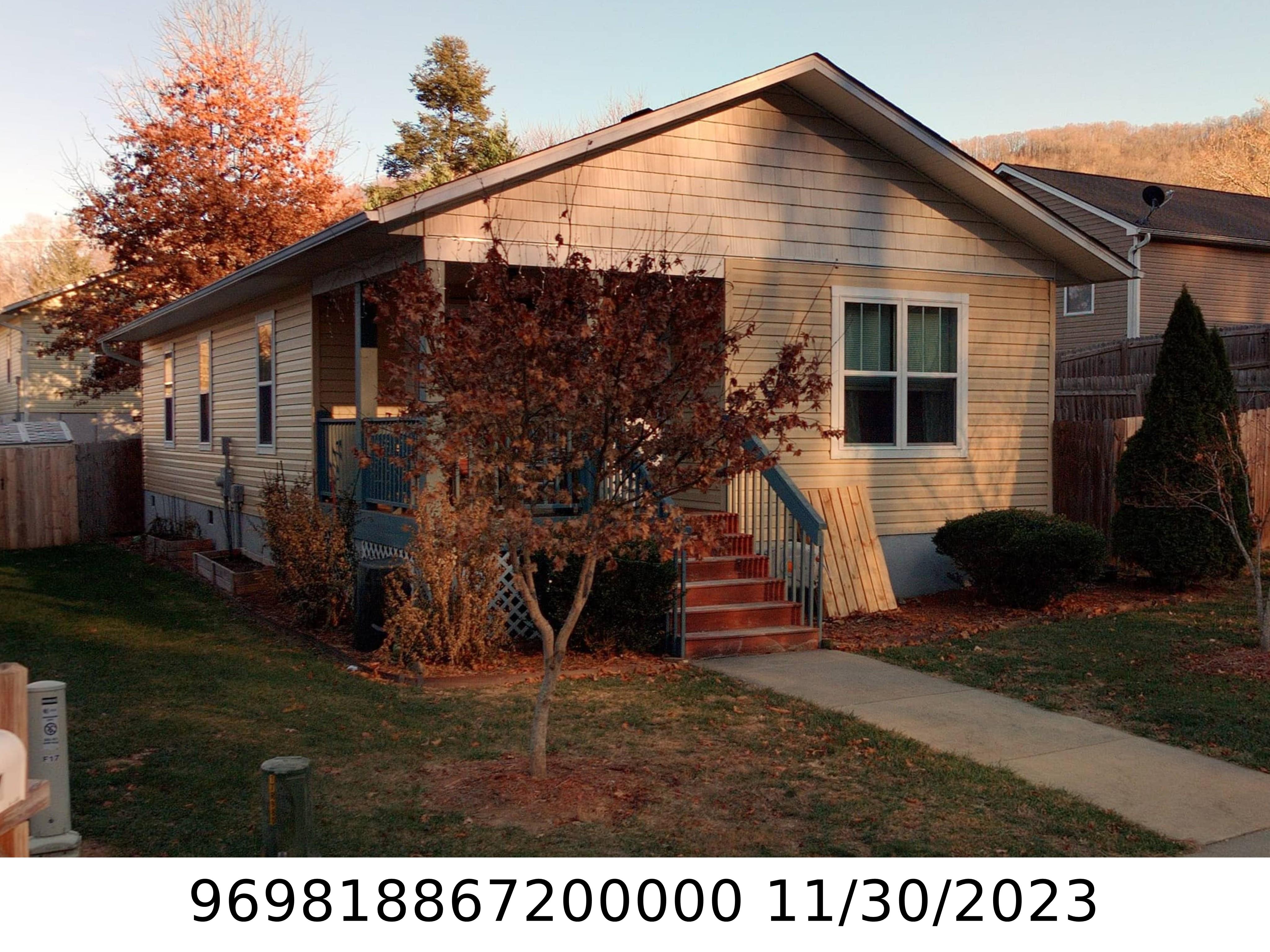 A picture of the property located at 17 NOLAN FIELD LN, SWANNANOA NC 28778.
