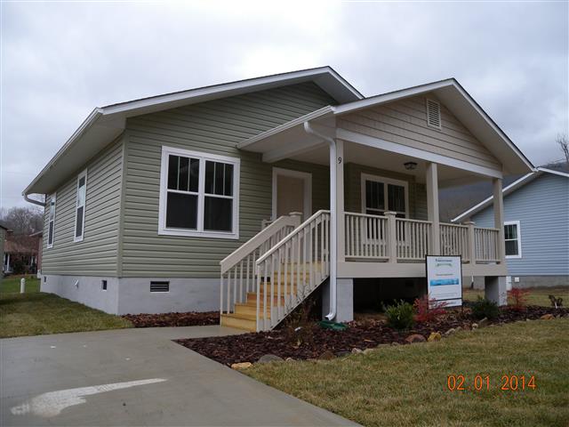 A picture of the property located at 9 NOLAN FIELD LN, SWANNANOA NC 28778.