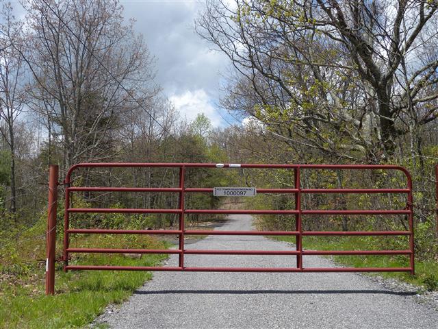 A picture of the property located at 40 APPLE FOREST LN, FAIRVIEW NC 28730.