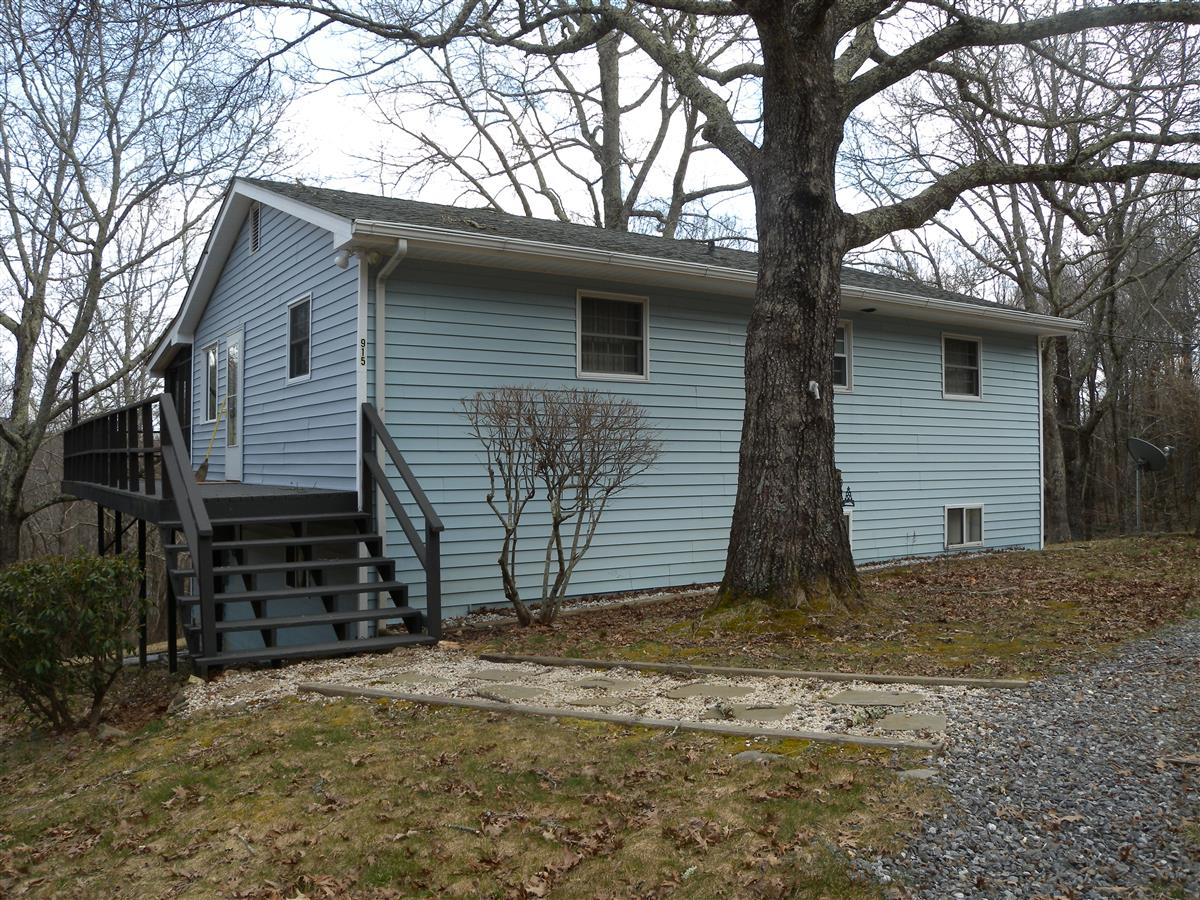 A picture of the property located at 915 FLAT TOP MOUNTAIN RD, FAIRVIEW NC 28730.