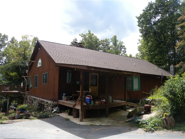 A picture of the property located at 28 ELIZABETH CROCKET DR, SWANNANOA NC 28778.