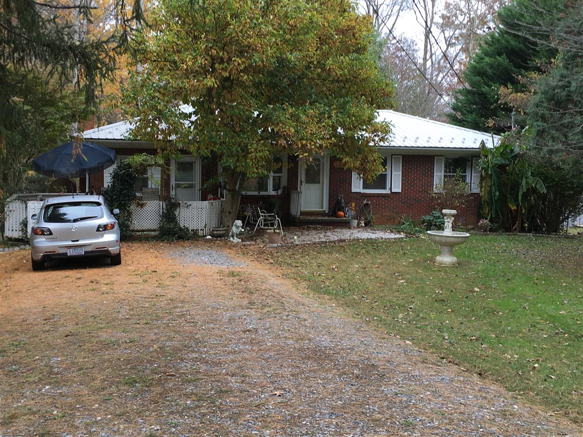 A picture of the property located at 24 VERNON LOIS LN, SWANNANOA NC 28778.