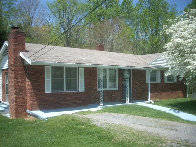 A picture of the property located at 136 SCENIC VIEW DR, SWANNANOA NC 28778.