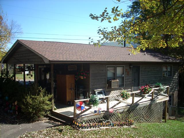 A picture of the property located at 106 WOODLAND DR, SWANNANOA NC 28778.