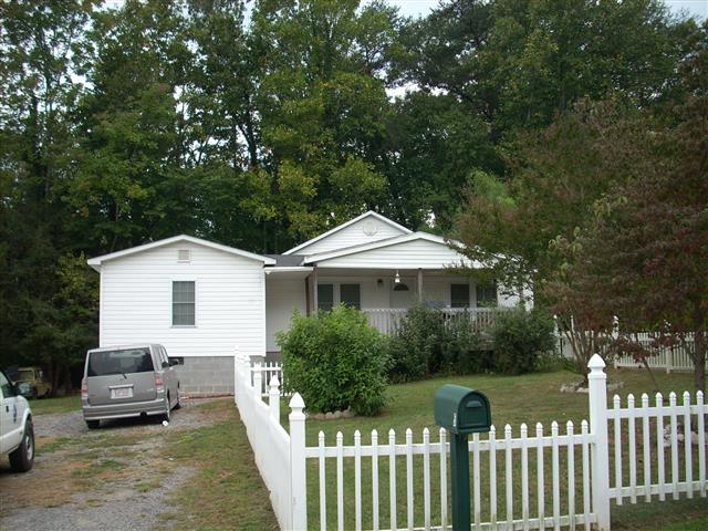 A picture of the property located at 5 LAKE EDEN CIR, BLACK MOUNTAIN NC 28711.