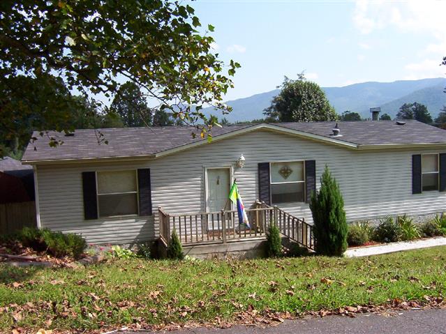 A picture of the property located at 18 LAKE EDEN CIR, BLACK MOUNTAIN NC 28711.