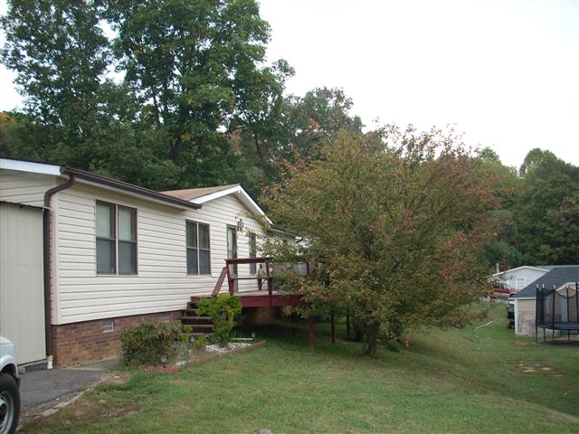 A picture of the property located at 6 LAKE EDEN CIR, BLACK MOUNTAIN NC 28711.