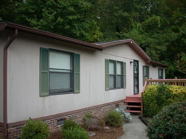 A picture of the property located at 33 LAKE EDEN CIR, BLACK MOUNTAIN NC 28711.