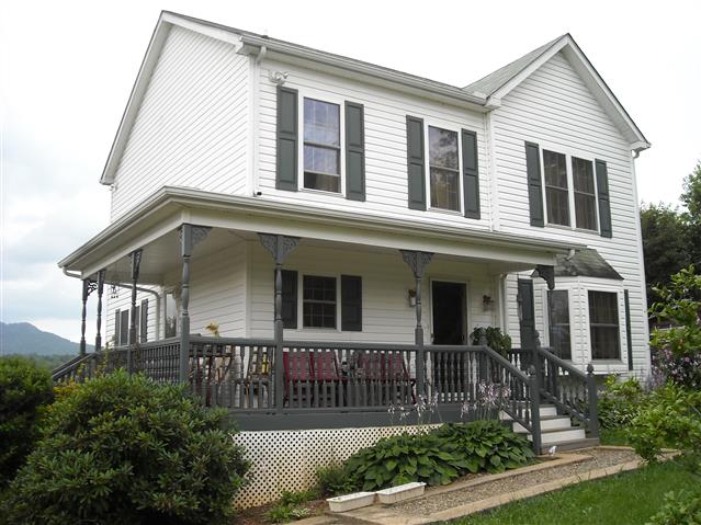 A picture of the property located at 24 NEW STERLING LN, LEICESTER NC 28748.