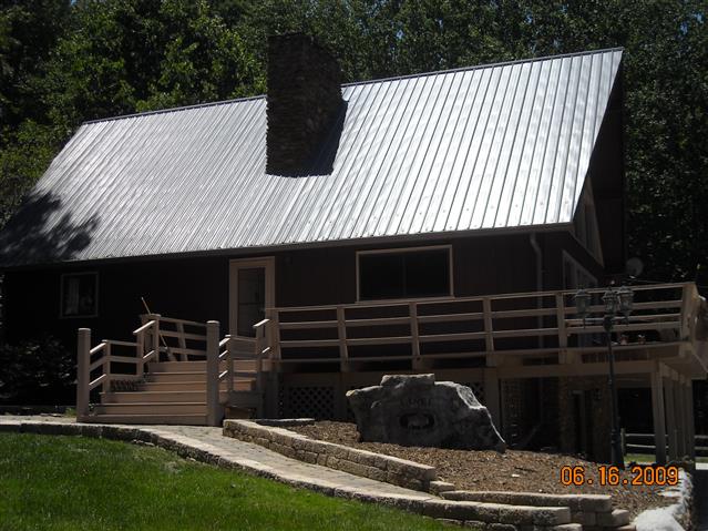 A picture of the property located at 517 MOORES VALLEY LN, LEICESTER NC 28748.