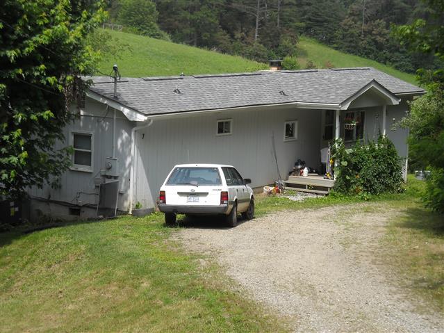 A picture of the property located at 7 RED ROSE LN, LEICESTER NC 28748.