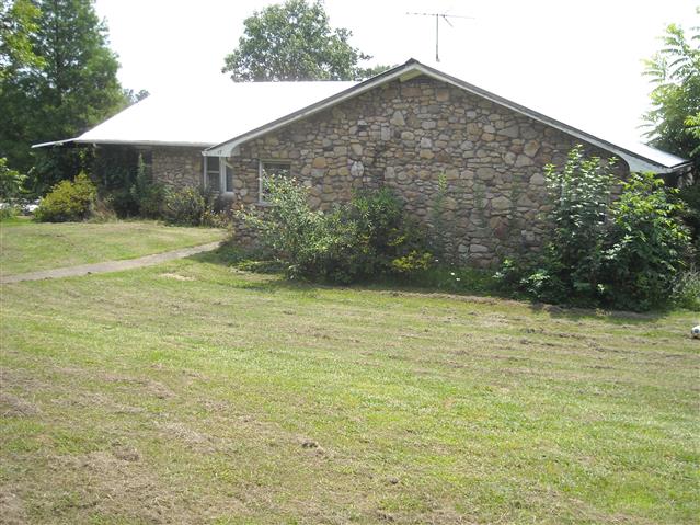 A picture of the property located at 17 MARY ROSE LN, LEICESTER NC 28748.