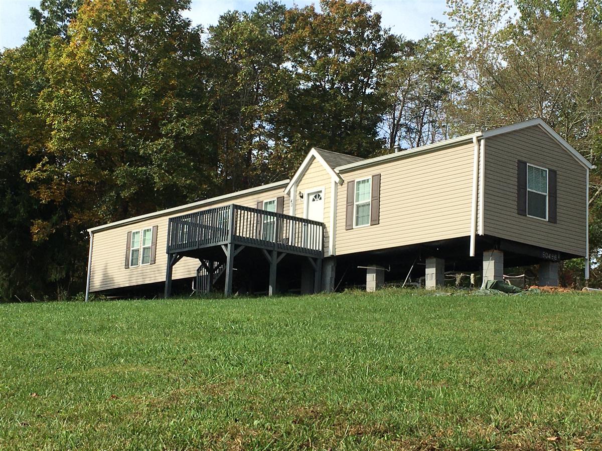 A picture of the property located at 40 MARY ROSE LN, LEICESTER NC 28748.