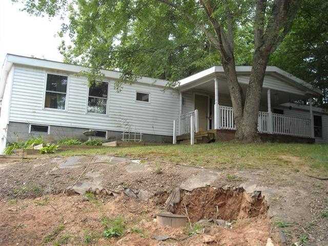 A picture of the property located at 105 DOUGLAS PL, LEICESTER NC 28748.