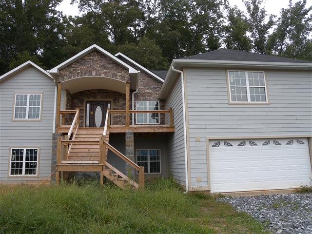 A picture of the property located at 10 ELIM RD, LEICESTER NC 28748.