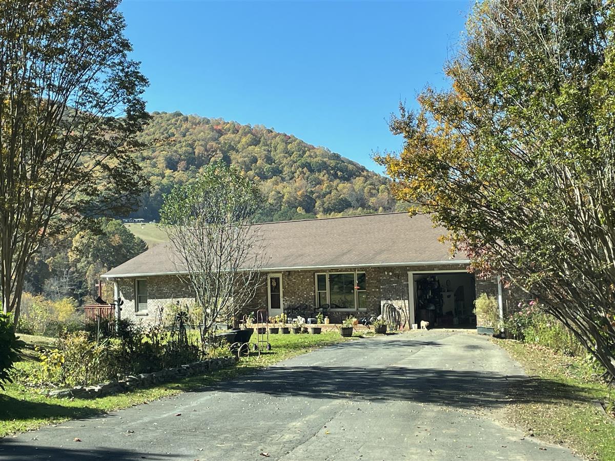 A picture of the property located at 15 WILDBERRY LN, LEICESTER NC 28748.