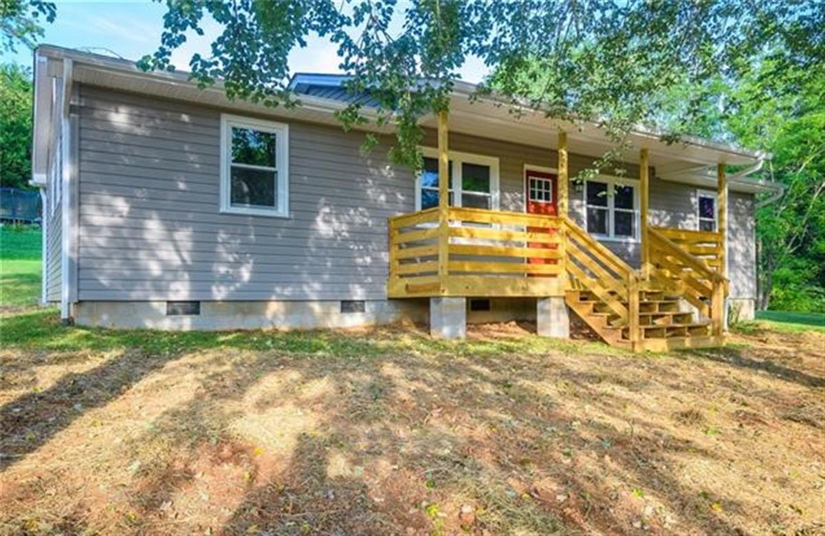 A picture of the property located at 71 COLE RD, LEICESTER NC 28748.
