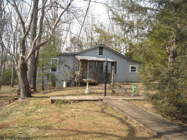 A picture of the property located at 20 ROWN TREE LN, LEICESTER NC 28748.