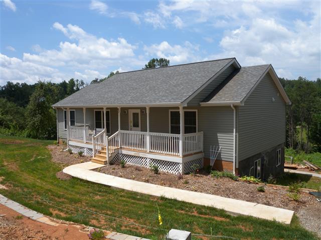 A picture of the property located at 40 SERENITY LN, LEICESTER NC 28748.