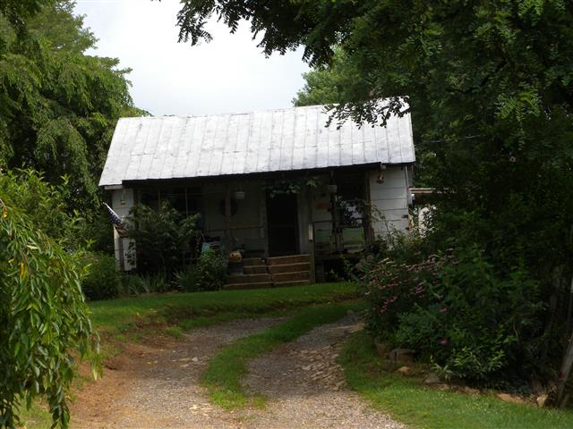 A picture of the property located at 18 LONGHORN LN, LEICESTER NC 28748.