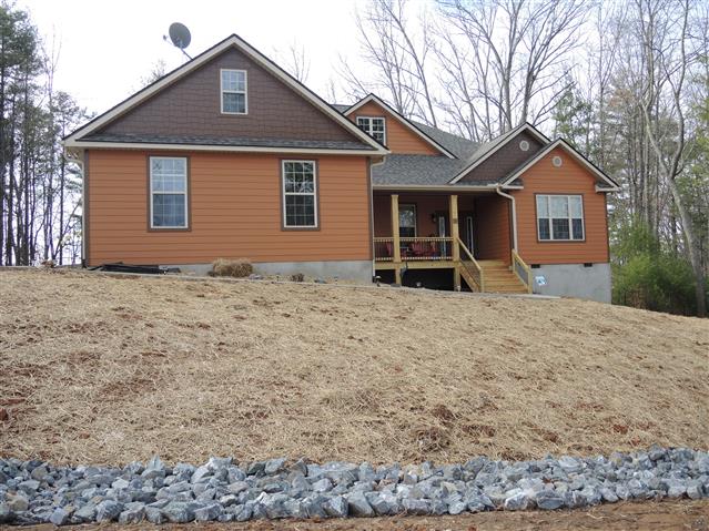 A picture of the property located at 23 GRIZZLY DR, LEICESTER NC 28748.
