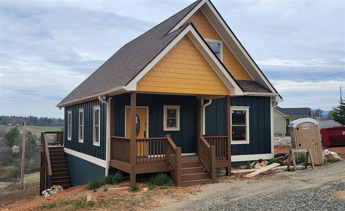 A picture of the property located at 1611 BEAR CREEK RD, LEICESTER NC 28748.