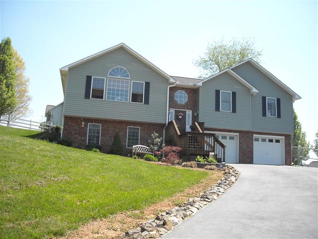 A picture of the property located at 34 GOLDEN LN, LEICESTER NC 28748.