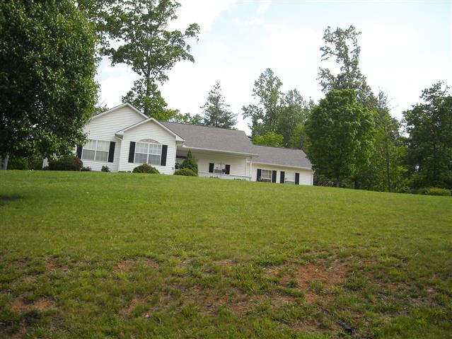 A picture of the property located at 31 GOLDEN LN, LEICESTER NC 28748.