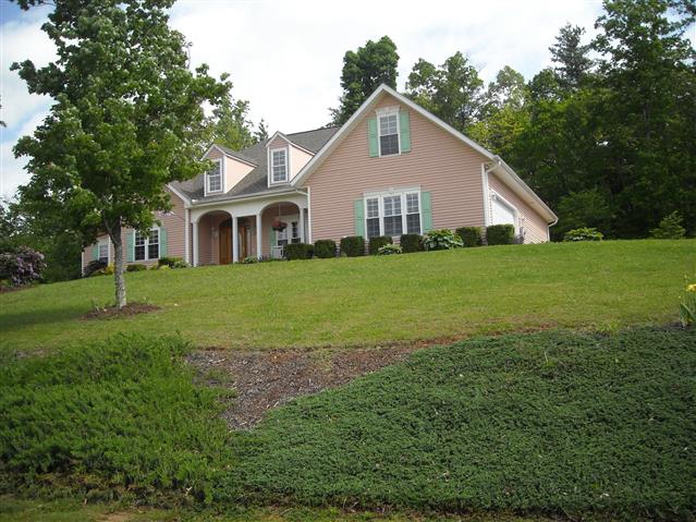 A picture of the property located at 27 GOLDEN LN, LEICESTER NC 28748.