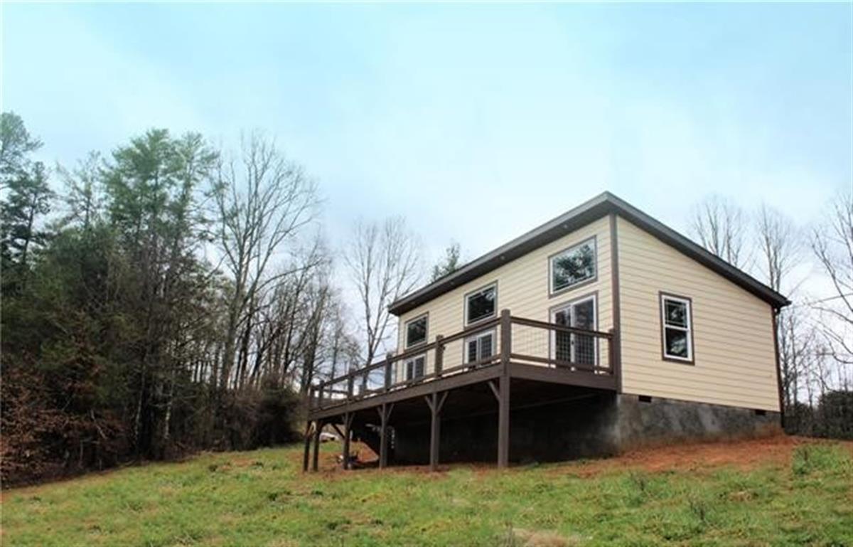A picture of the property located at 149 DUCK POND DR, MARSHALL NC 28753.
