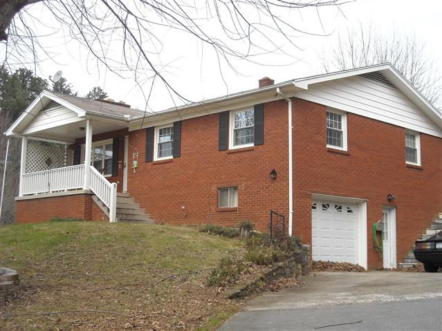 A picture of the property located at 8 ROSE PETAL LN, ASHEVILLE NC 28806.
