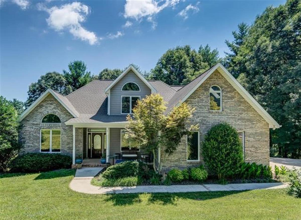 A picture of the property located at 5 DANNER LN, ASHEVILLE NC 28806.