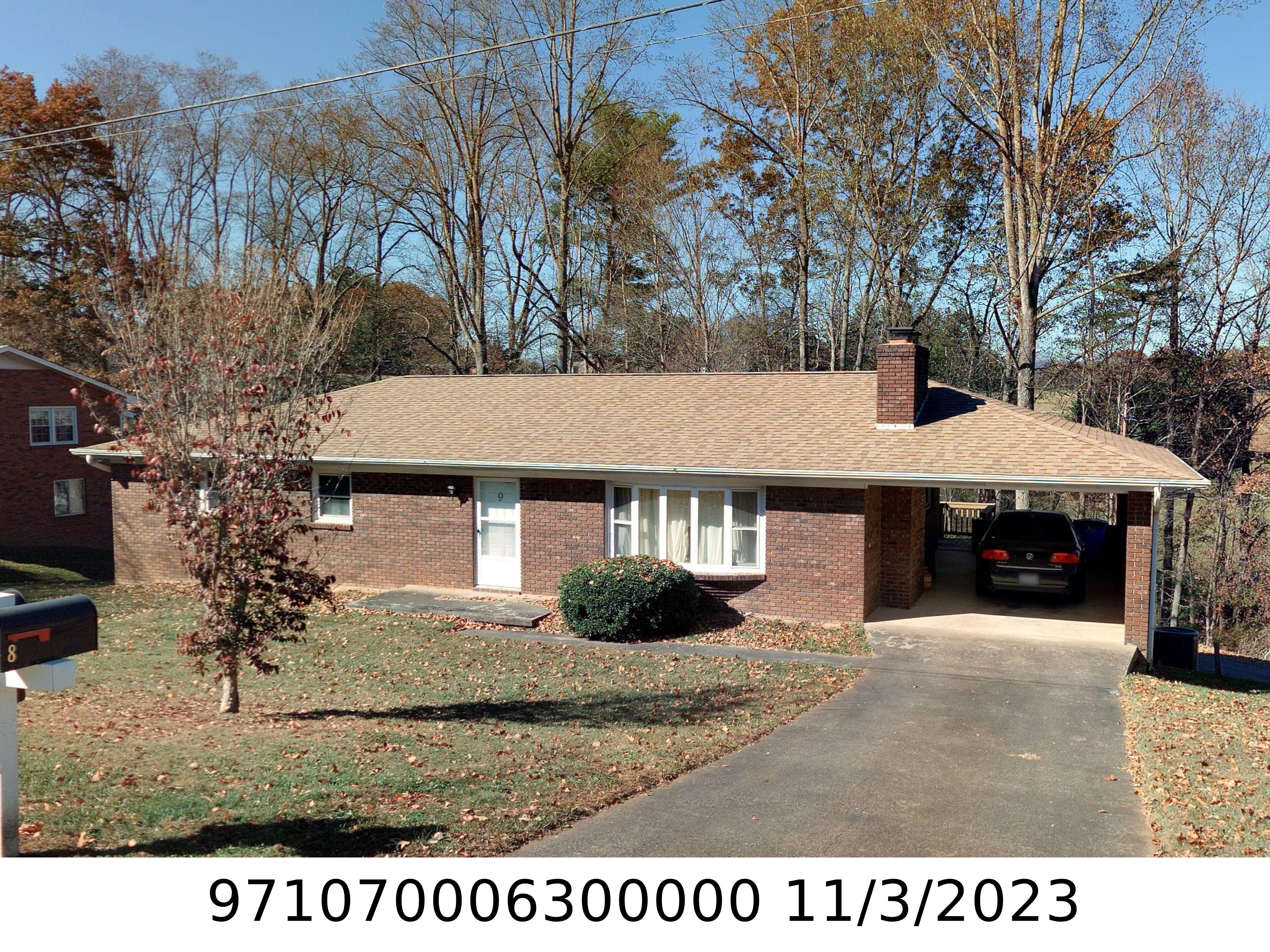 A picture of the property located at 9 FIELDCREST CIR, ASHEVILLE NC 28806.