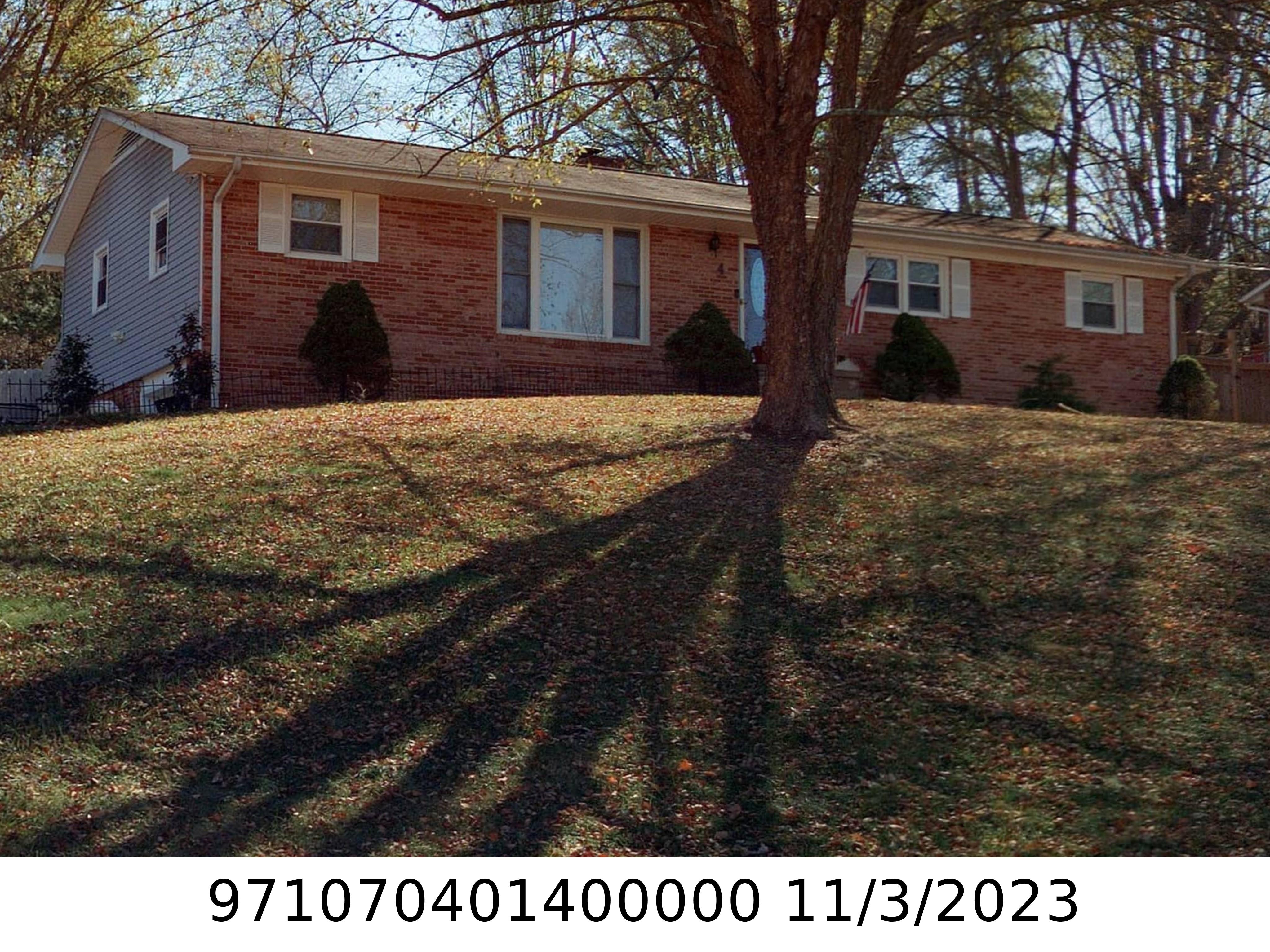 A picture of the property located at 4 FIELDCREST CIR, ASHEVILLE NC 28806.