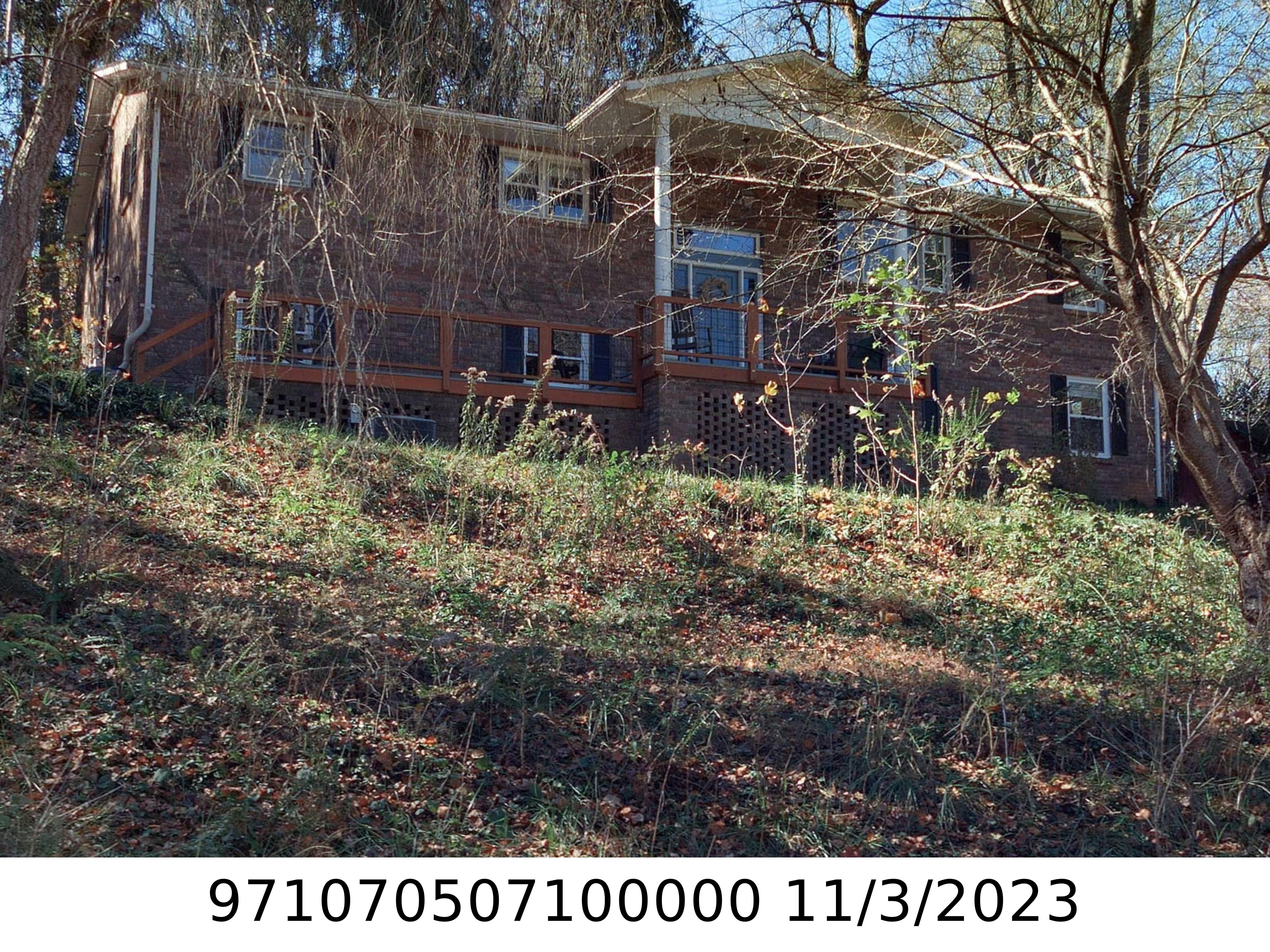 A picture of the property located at 36 FIELDCREST CIR, ASHEVILLE NC 28806.