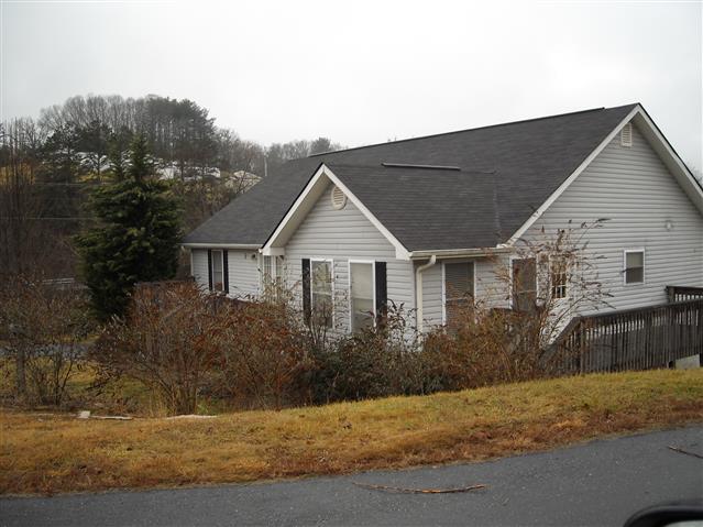 A picture of the property located at 123 LAKEVIEW ACRES DR, ASHEVILLE NC 28806.