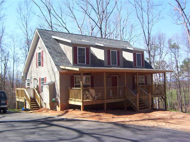 A picture of the property located at 104 N CARDINAL DR, ASHEVILLE NC 28806.