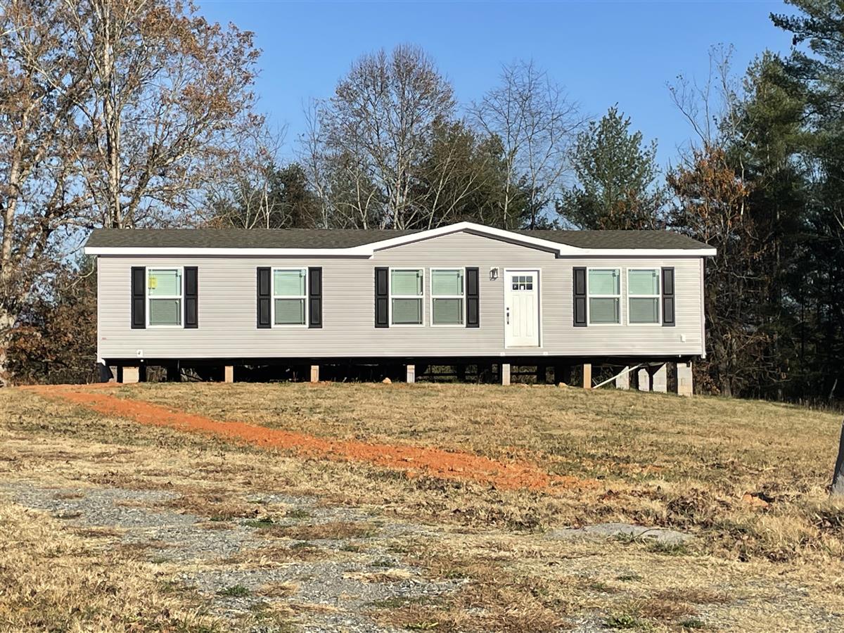 A picture of the property located at 43 BEAR CREEK HILLS DR, LEICESTER NC 28748.