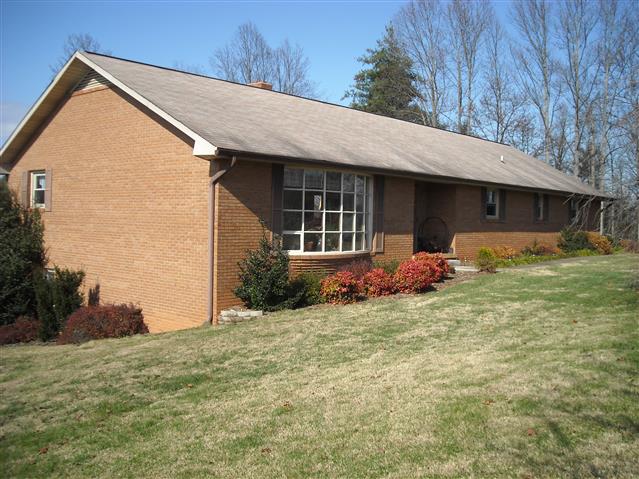 A picture of the property located at 50 ROCKING CHAIR LN, LEICESTER NC 28748.
