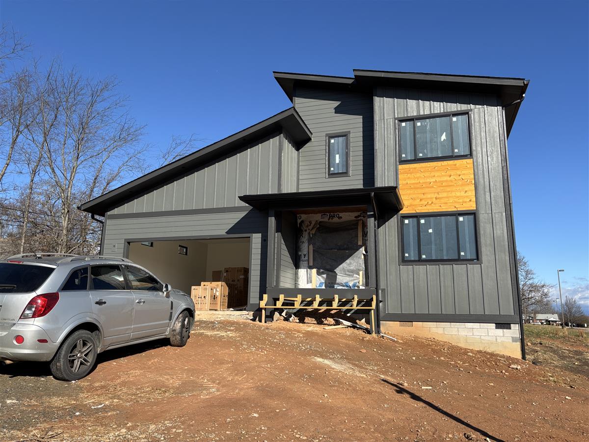 A picture of the property located at 6 SCOTT MEADOWS DR, ASHEVILLE NC 28806.