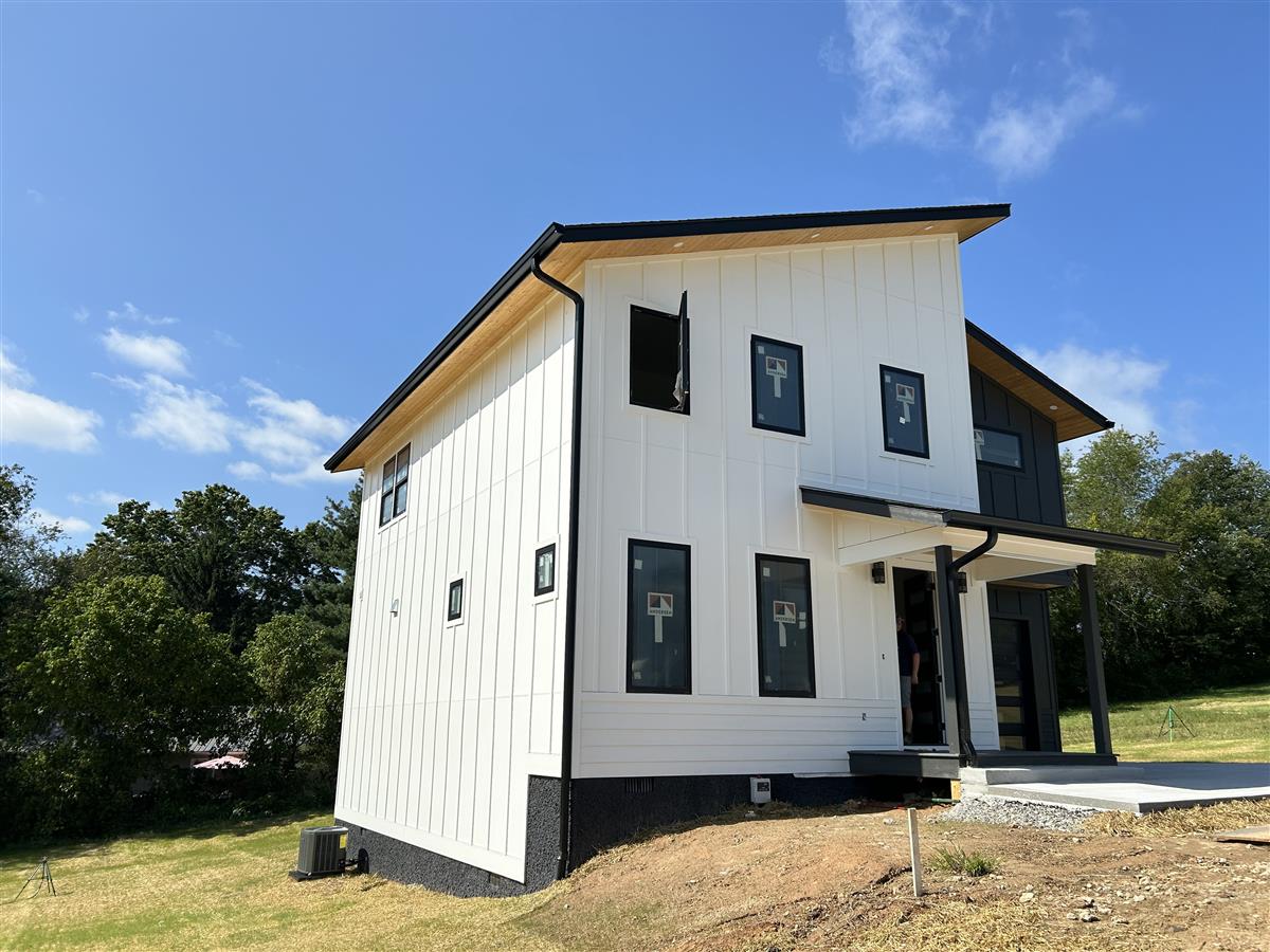 A picture of the property located at 11 SCOTT MEADOWS DR, ASHEVILLE NC 28806.