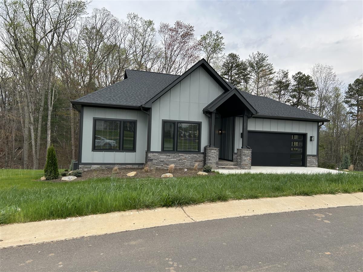 A picture of the property located at 102 SCOTT MEADOWS DR, ASHEVILLE NC 28806.