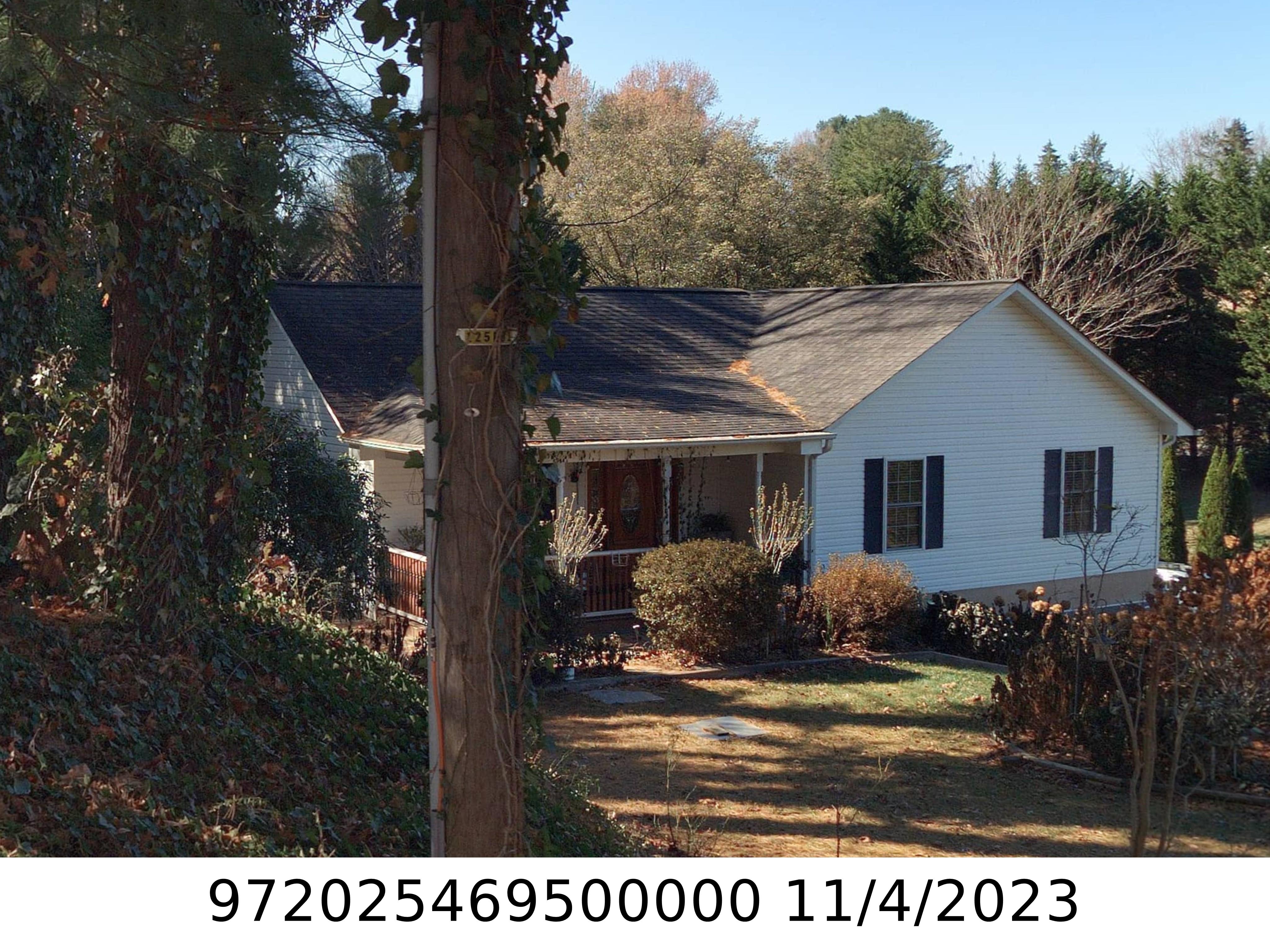 A picture of the property located at 1 CRESTVIEW CT, ASHEVILLE NC 28806.