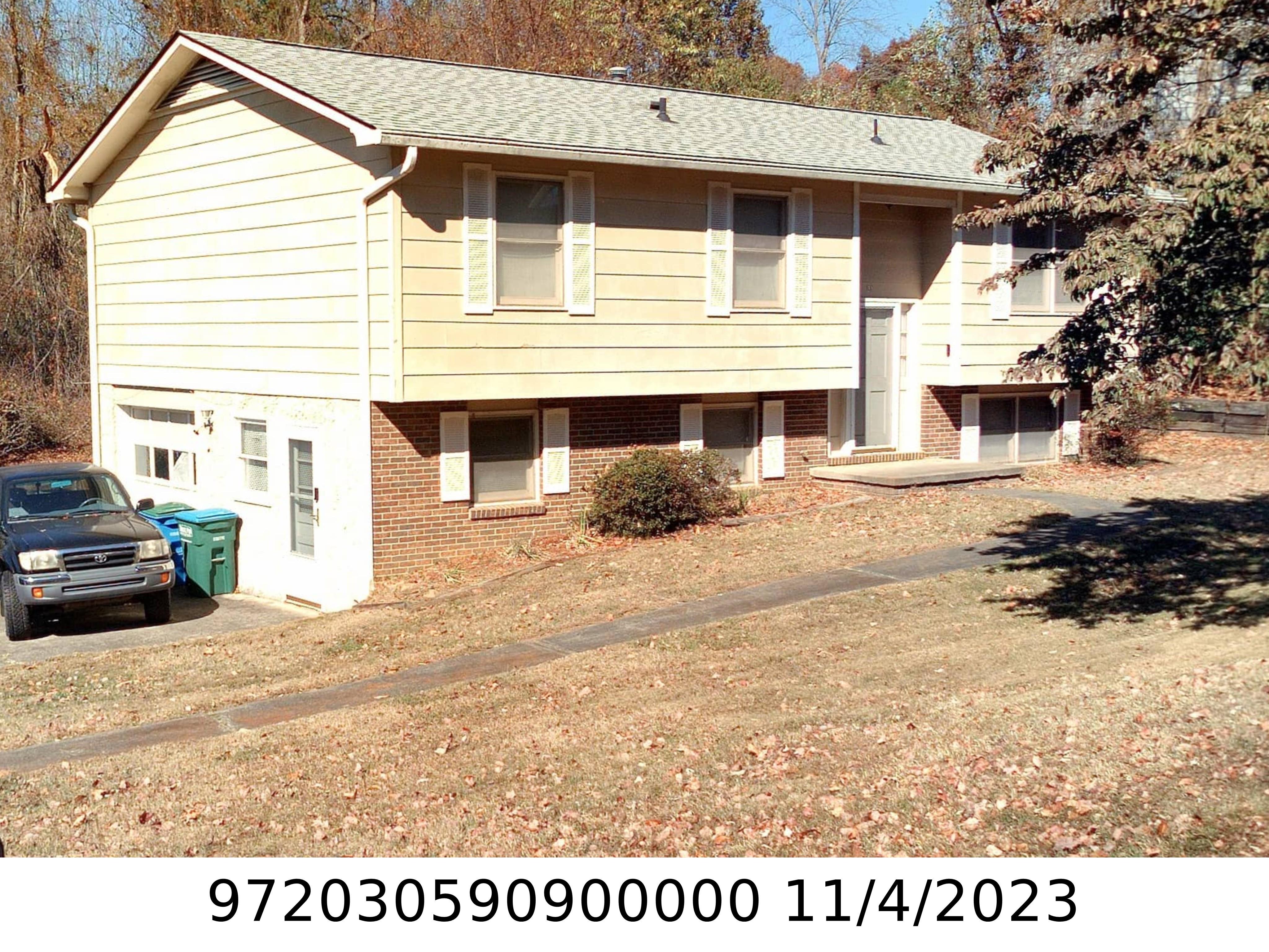A picture of the property located at 21 LYNWOOD CIR, ASHEVILLE NC 28806.