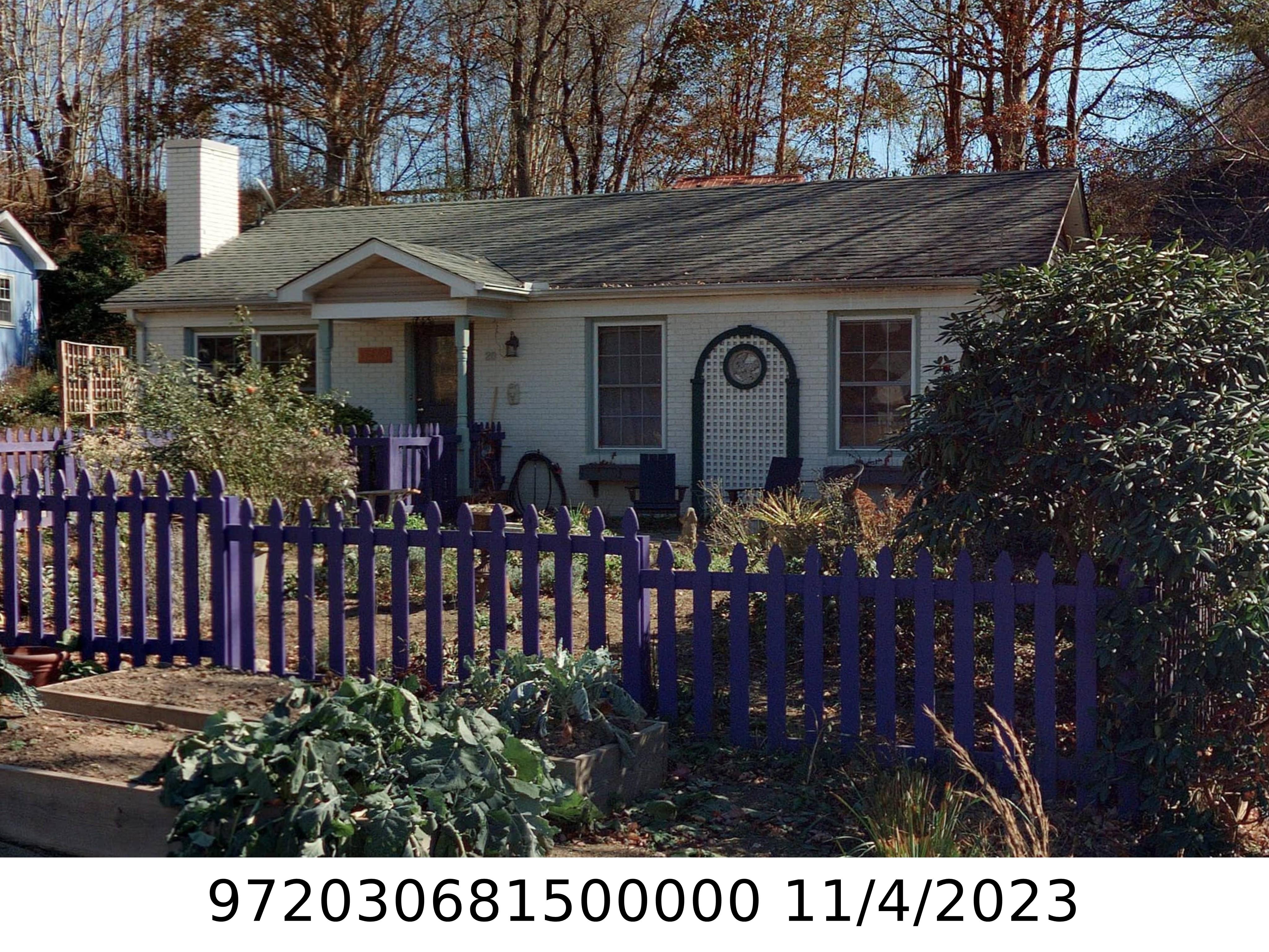 A picture of the property located at 20 LYNWOOD CIR, ASHEVILLE NC 28806.