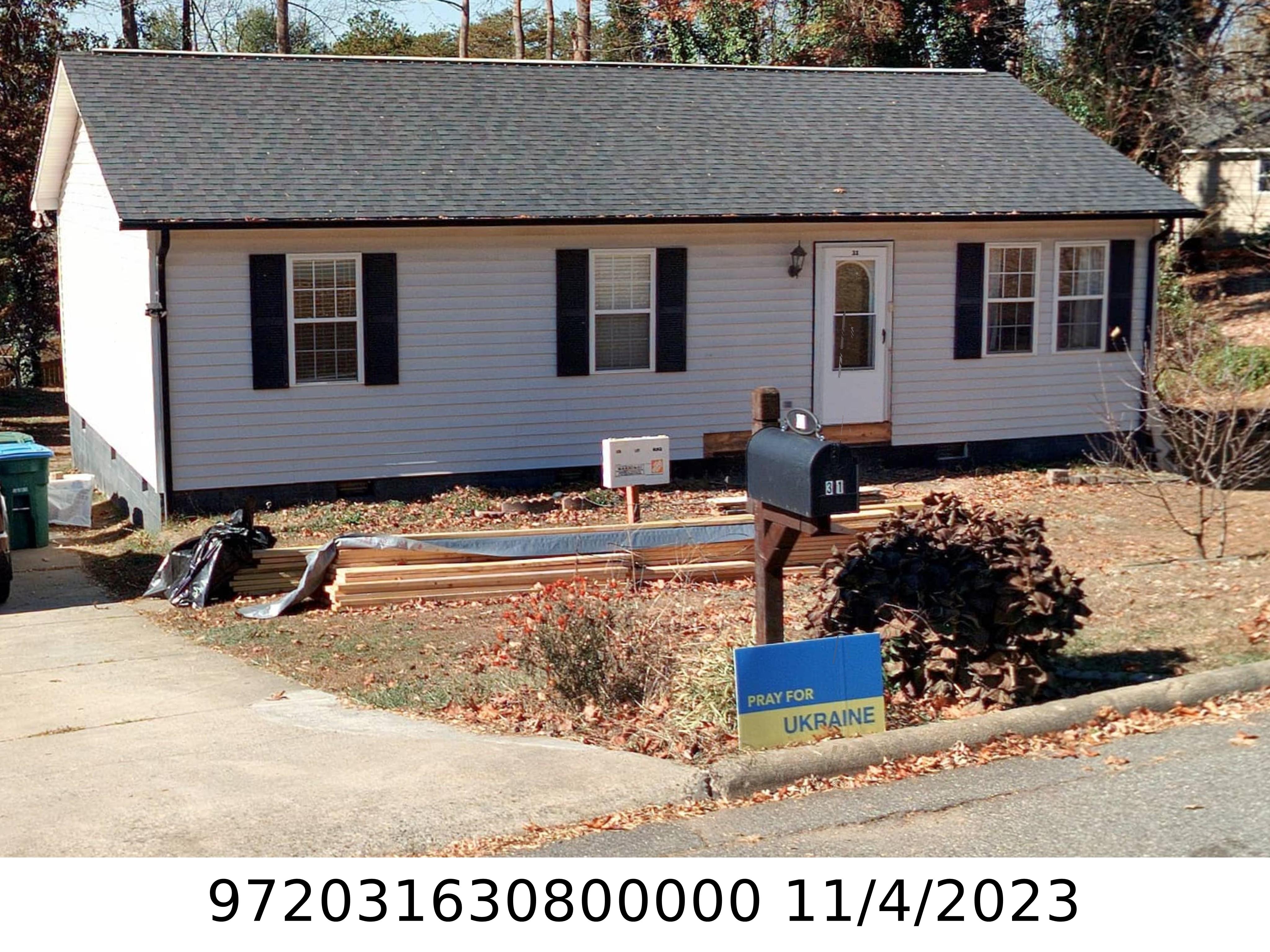 A picture of the property located at 31 LYNWOOD CIR, ASHEVILLE NC 28806.