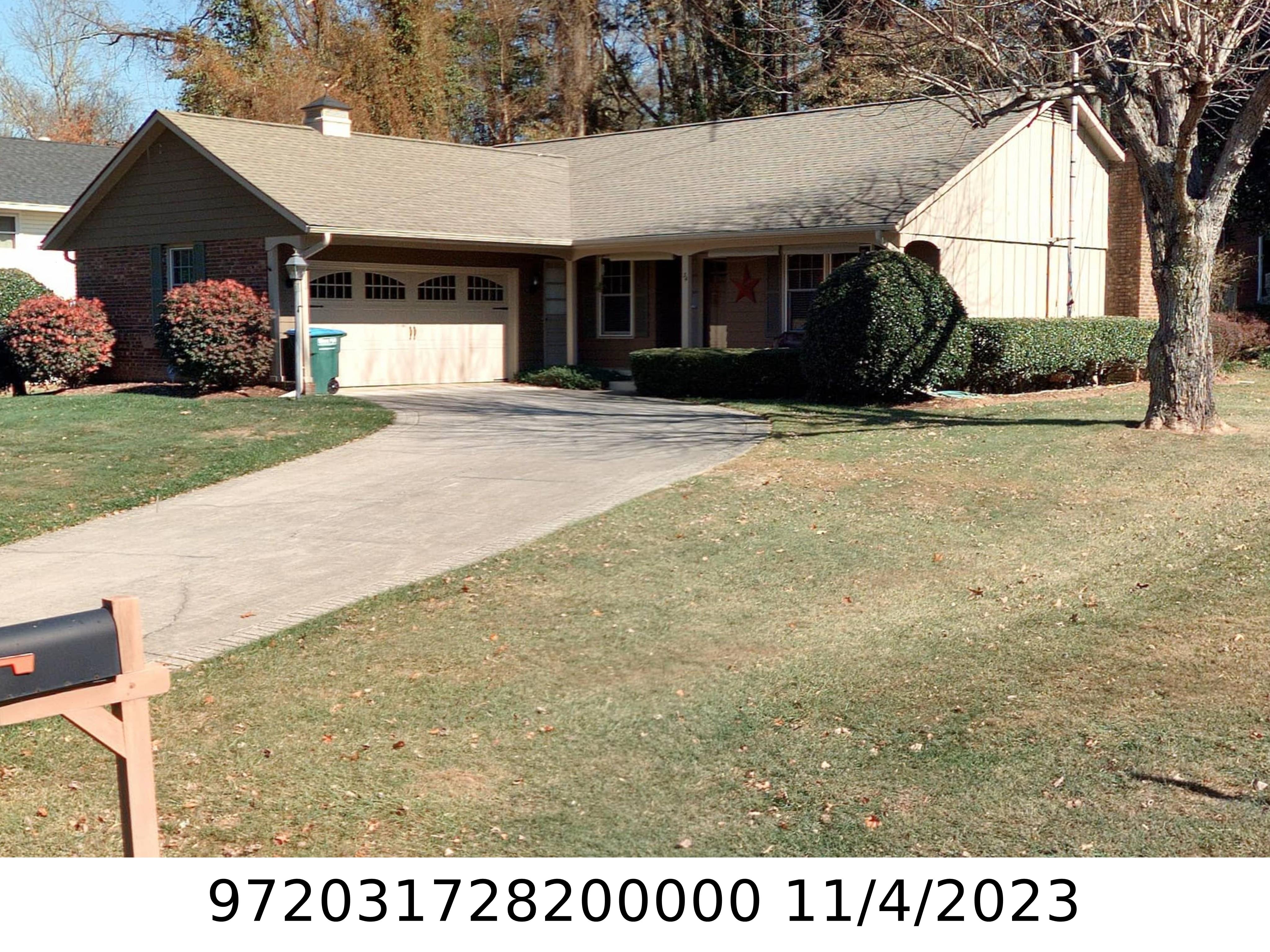 A picture of the property located at 34 LYNWOOD CIR, ASHEVILLE NC 28806.