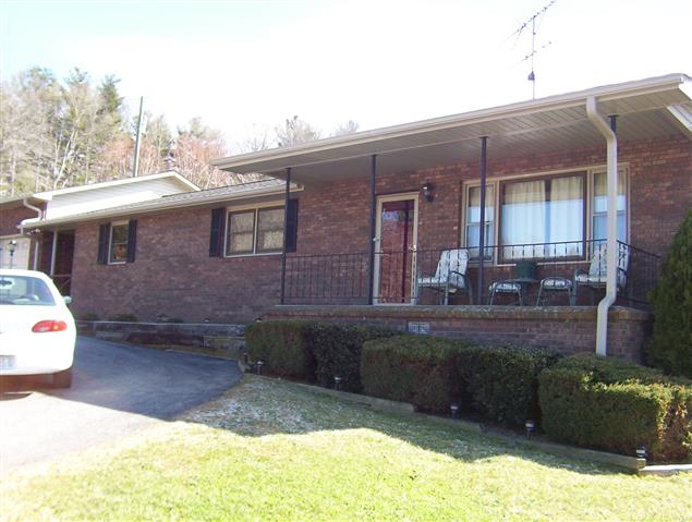 A picture of the property located at 31 DOGWOOD HOLLOW LN, ASHEVILLE NC 28804.